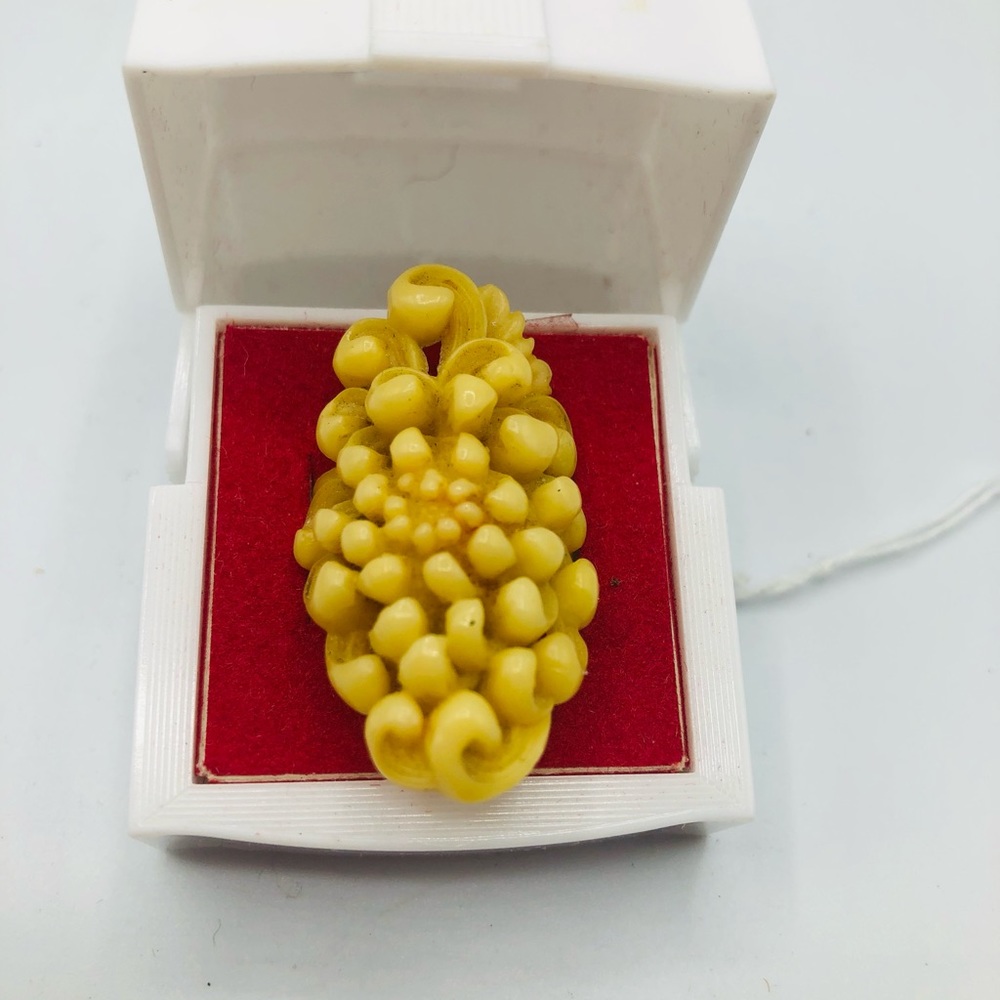 Rare vintage celluliod ring
